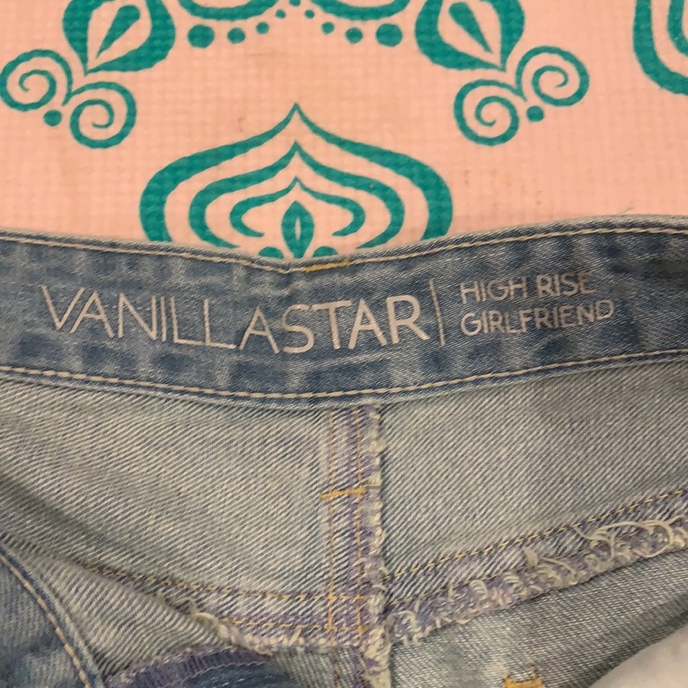 Distressed jeans - Picture 2 of 4